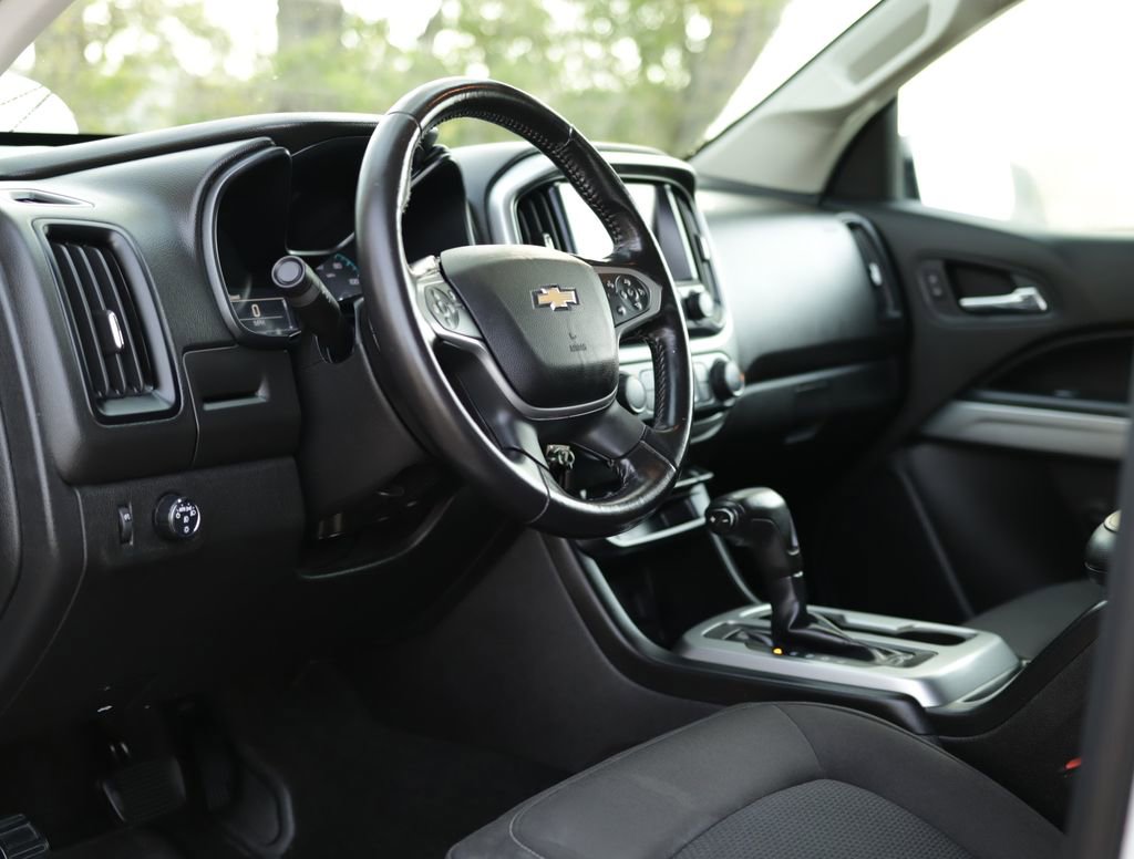 Used 2017 Chevrolet Colorado LT w/ LT Convenience Package image 9