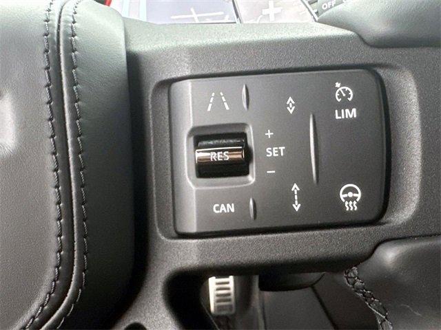 Used 2025 Land Rover Defender 110 image 25