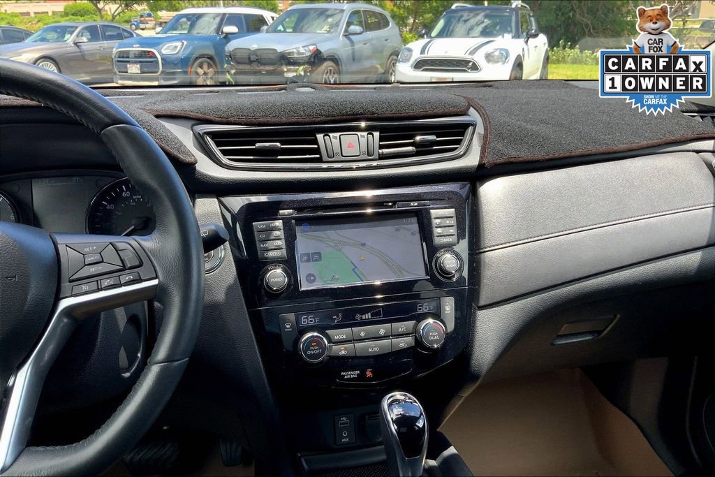 Used 2017 Nissan Rogue SV w/ SV Premium Package image 6