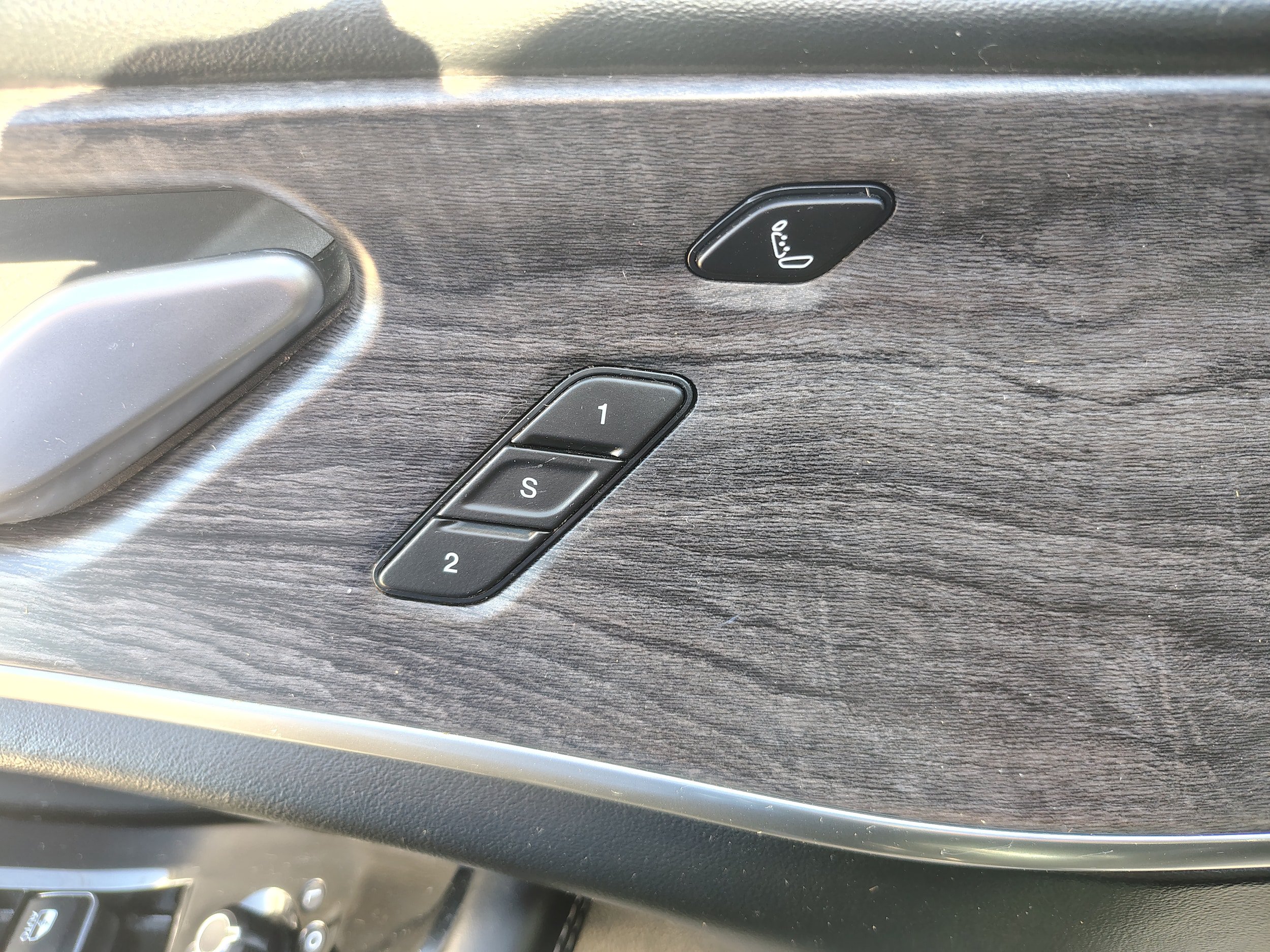 Certified 2022 Jeep Grand Cherokee L Overland w/ Luxury Tech Group IV AWD/4WD image 23