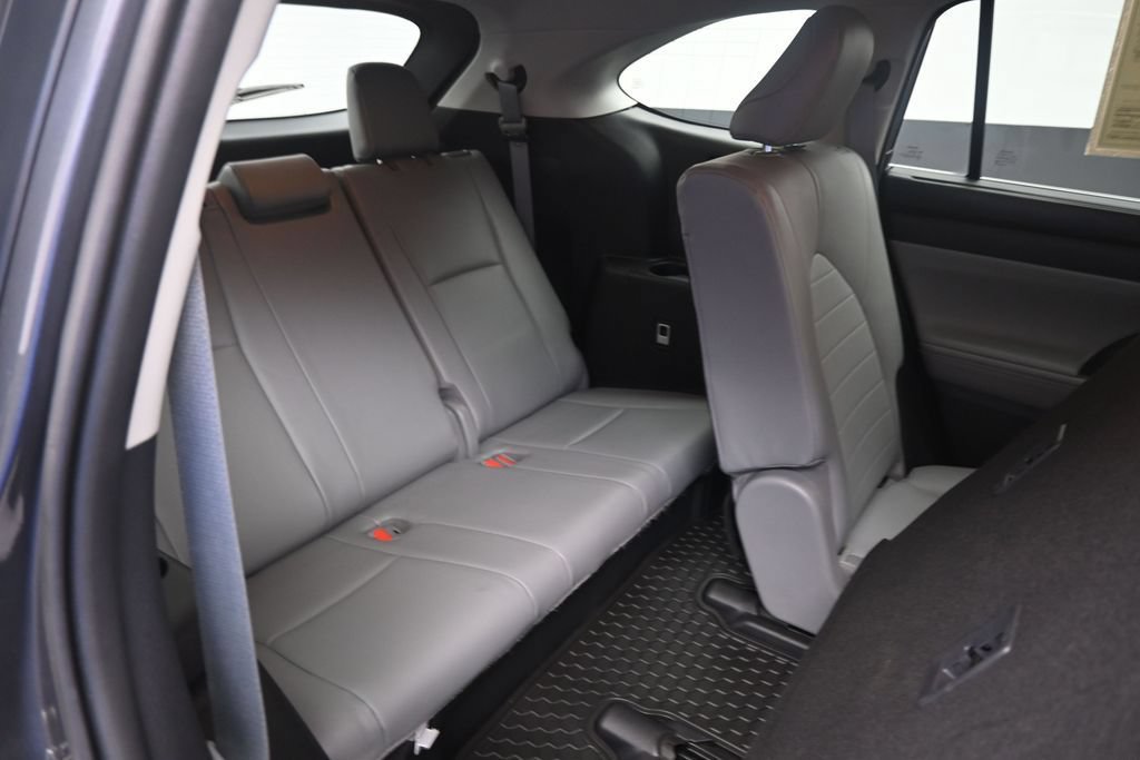 Used 2020 Toyota Highlander XLE FWD image 26
