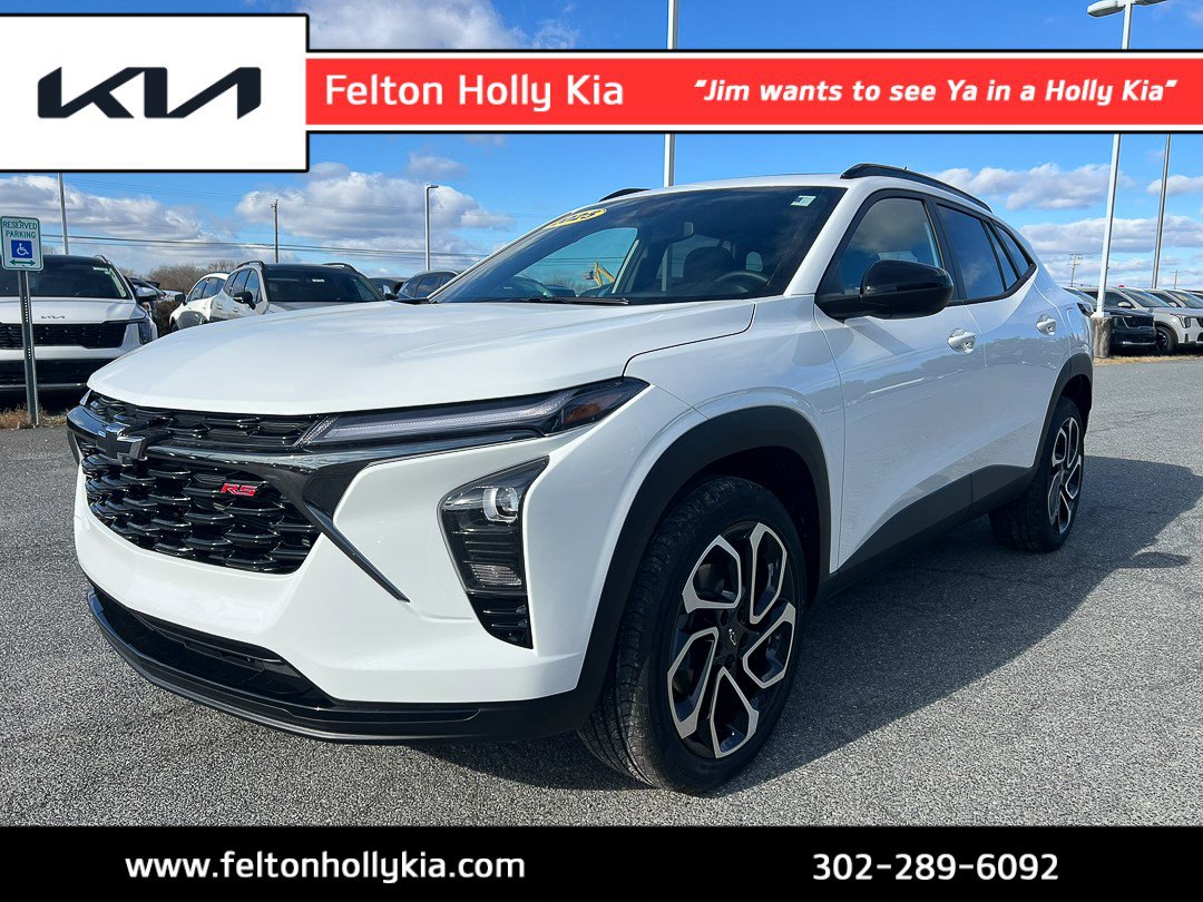 Used 2025 Chevrolet Trax RS w/ Sunroof Package image 1