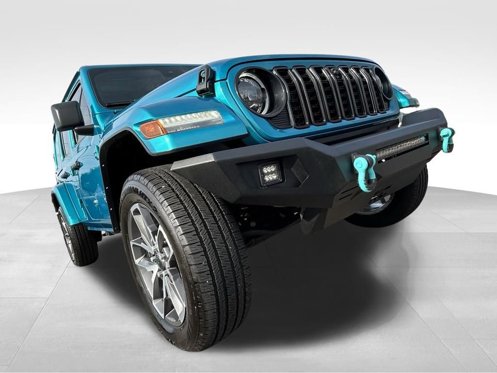 Used 2024 Jeep Wrangler Unlimited Sahara w/ Technology Group AWD/4WD image 49