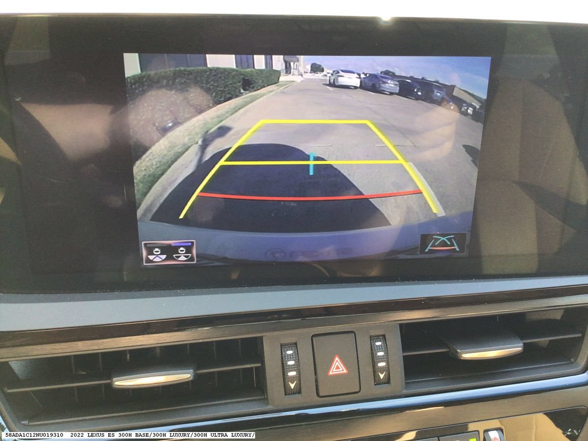 Used 2022 Lexus ES 300h w/ Premium Package FWD image 16