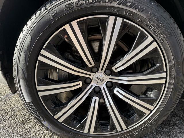 Used 2024 Volvo XC90 B6 Plus w/ Protection Package Premier image 10