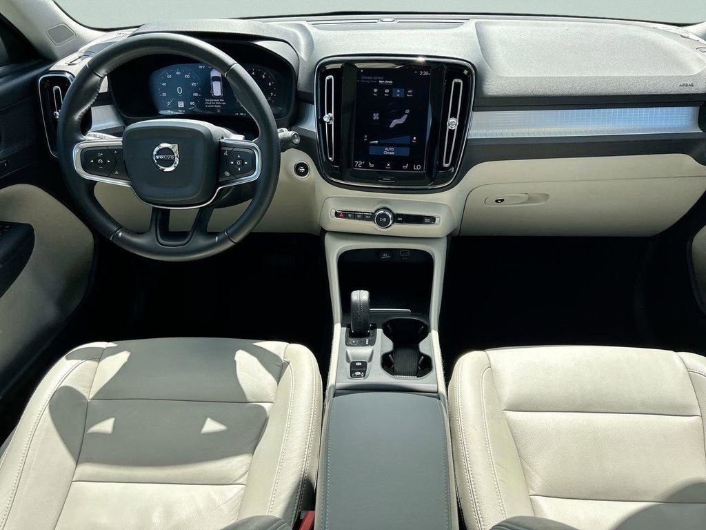 Used 2019 Volvo XC40 T5 Momentum image 18
