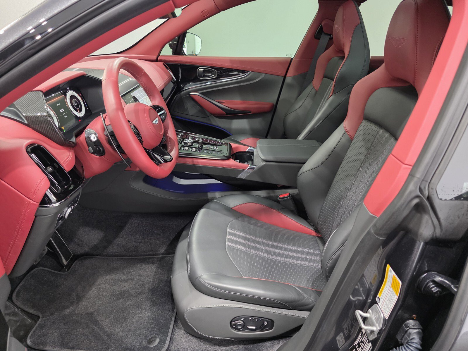 Used 2025 Aston Martin DBX 707 AWD/4WD image 17
