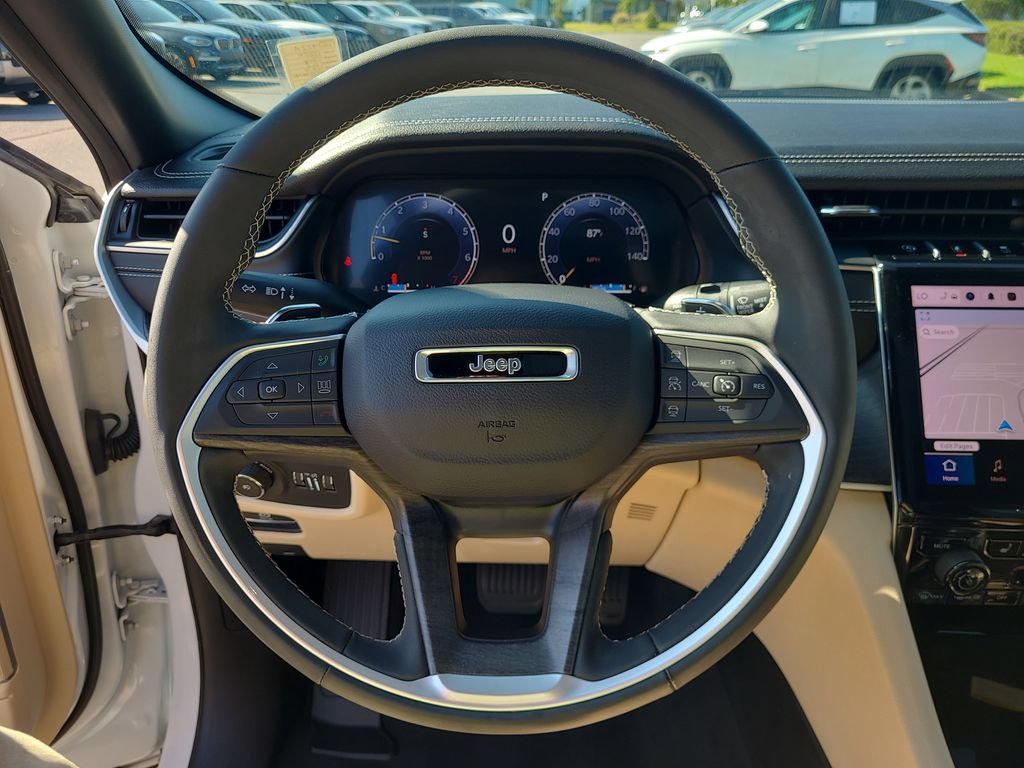 Used 2024 Jeep Grand Cherokee Limited RWD image 28