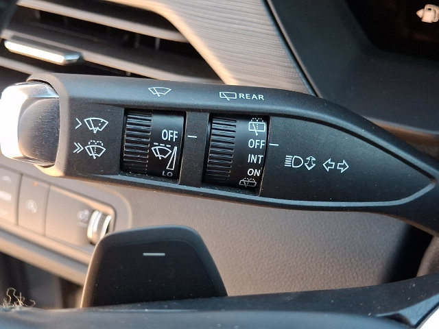 Used 2026 GMC Acadia Elevation w/ Elevation Premium Package FWD image 23