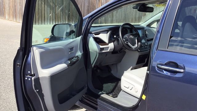 Used 2020 Toyota Sienna XLE image 17