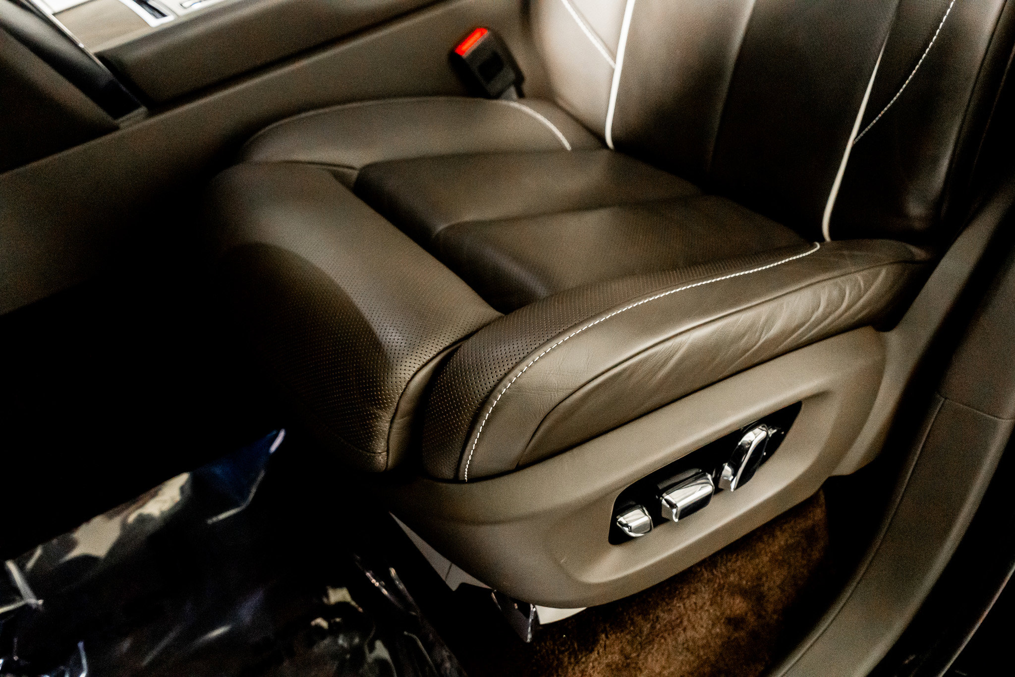 Used 2023 Rolls-Royce Cullinan w/ Cullinan Package image 21