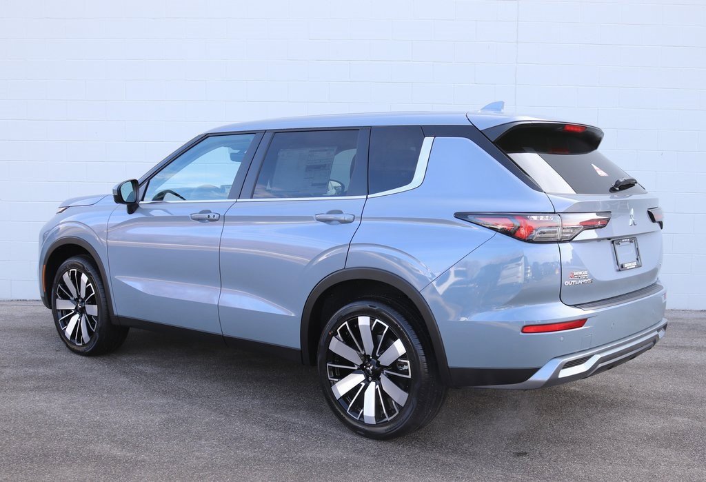 New 2026 Mitsubishi Outlander SE AWD/4WD image 3