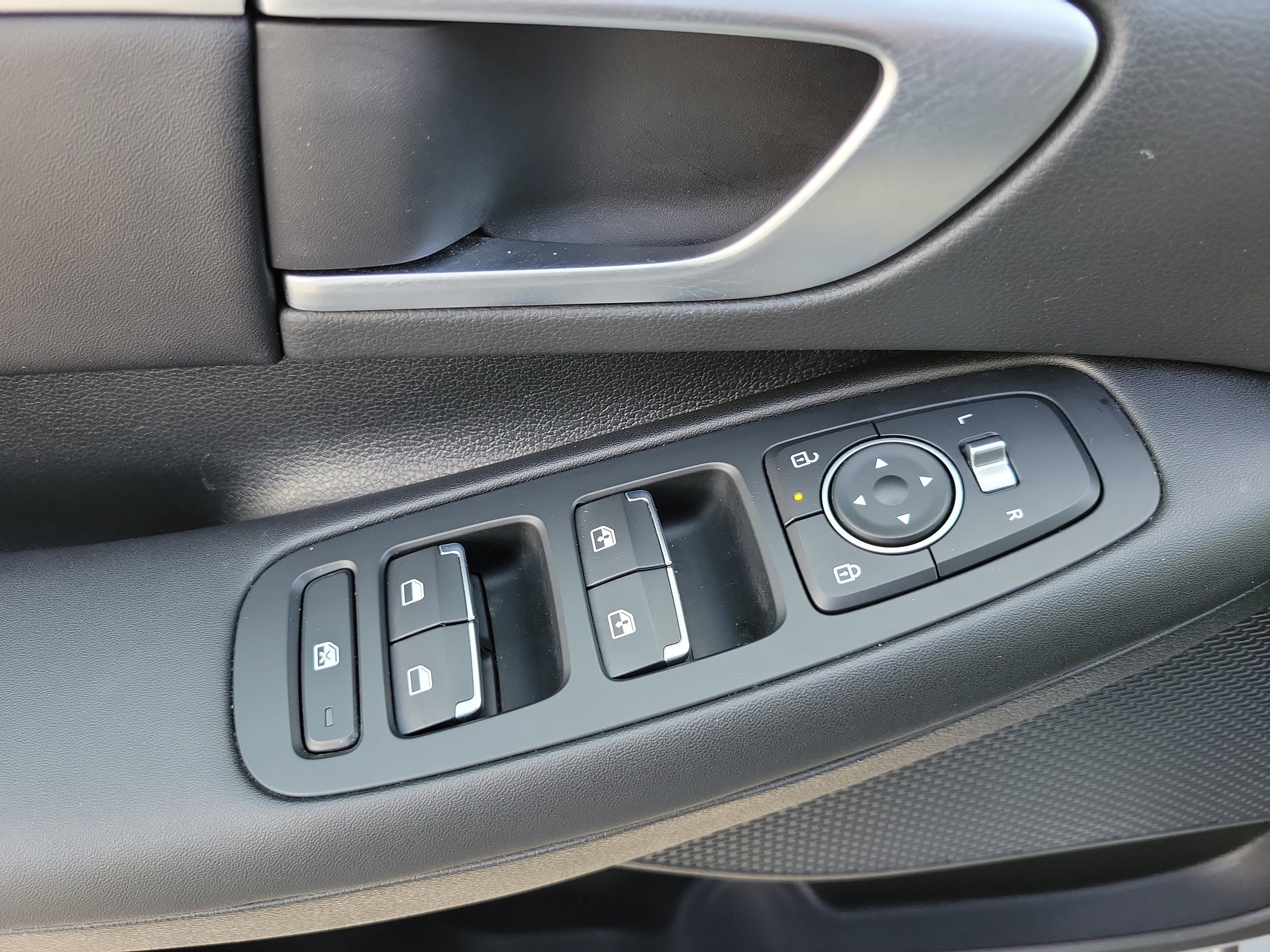 Used 2025 Hyundai Sonata SEL FWD image 27