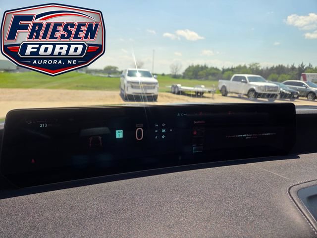 Used 2025 Ford Expedition Platinum w/ Driver's Package AWD/4WD image 18