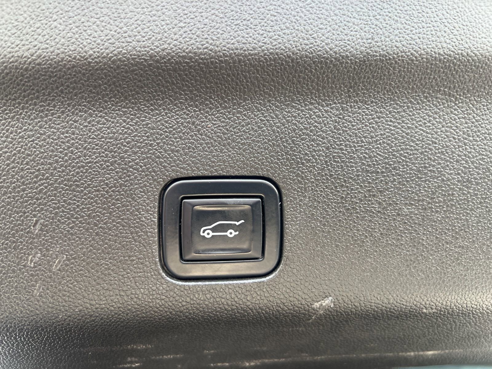 Used 2022 Chevrolet Tahoe Z71 w/ Luxury Package image 31