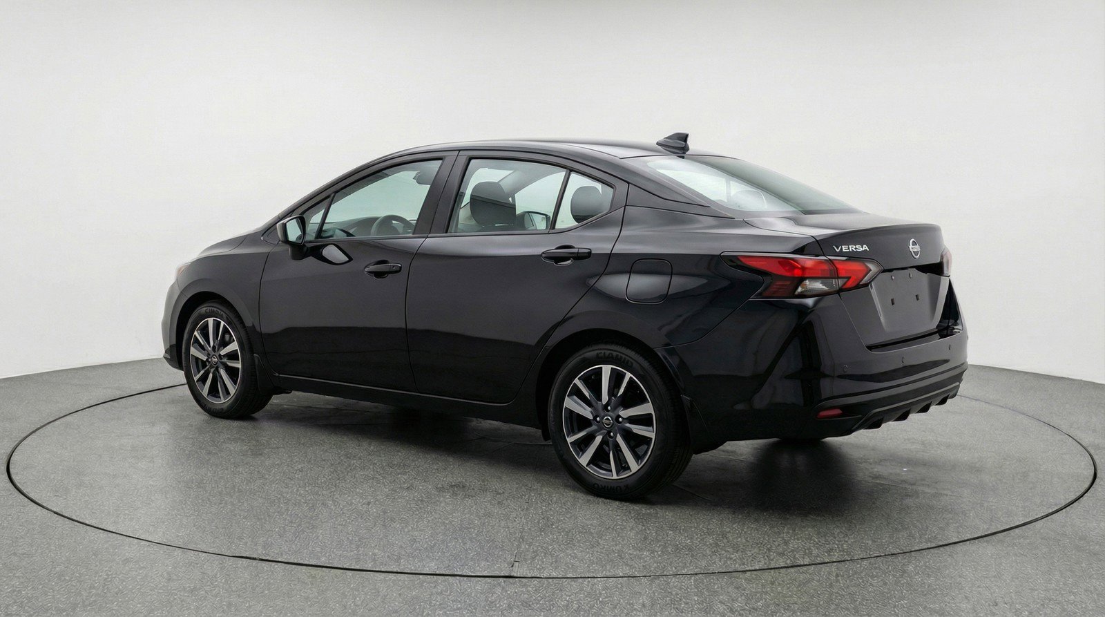 Used 2025 Nissan Versa SV image 6