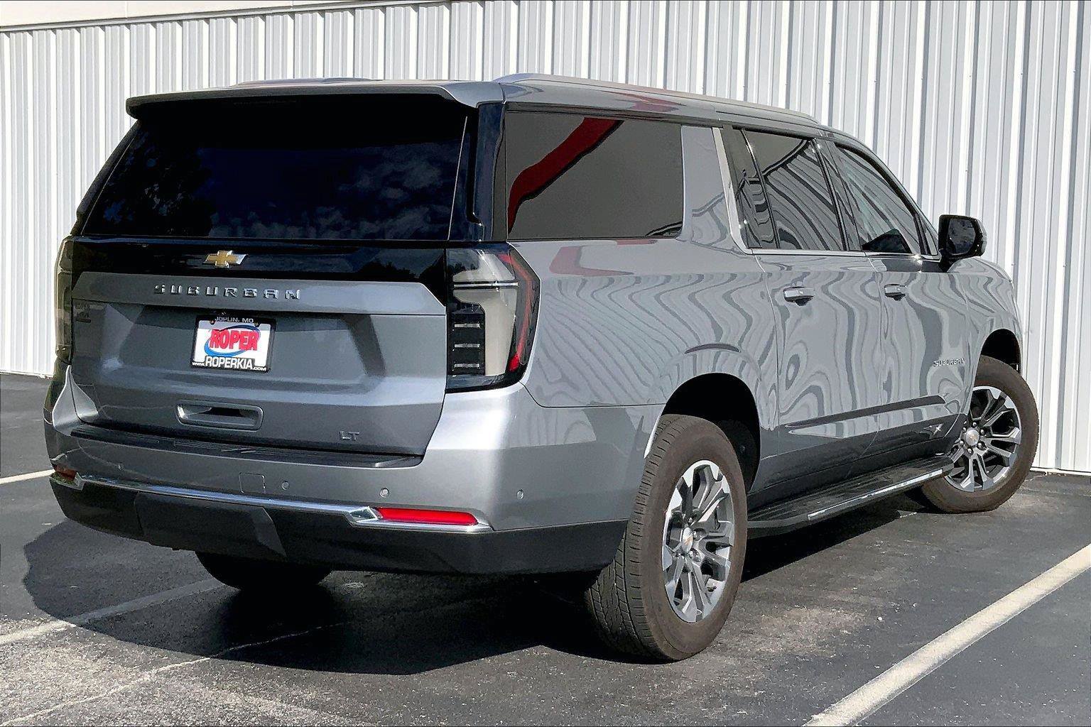 Used 2026 Chevrolet Suburban LT w/ Comfort Package AWD/4WD image 11