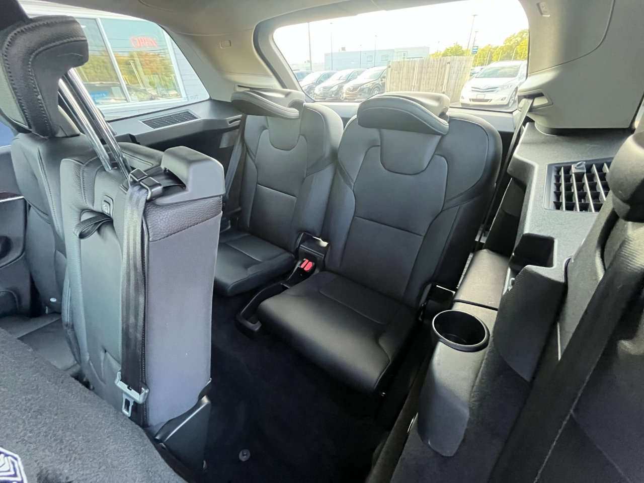 Used 2016 Volvo XC90 T8 Momentum image 17