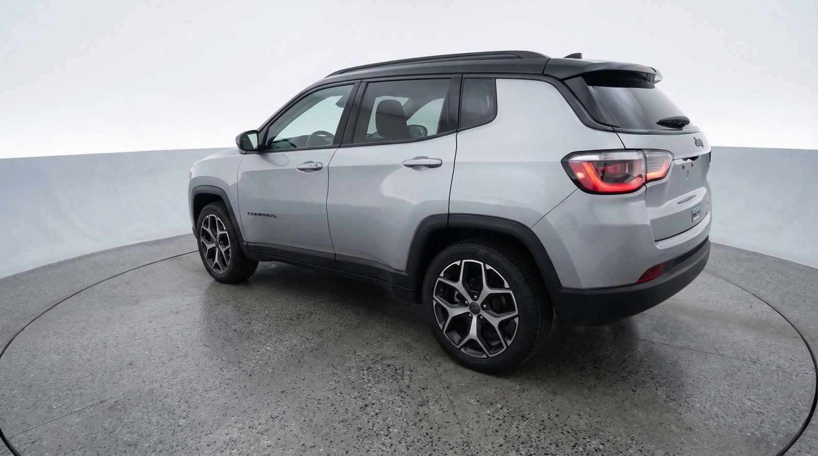 Used 2025 Jeep Compass Limited AWD/4WD image 6