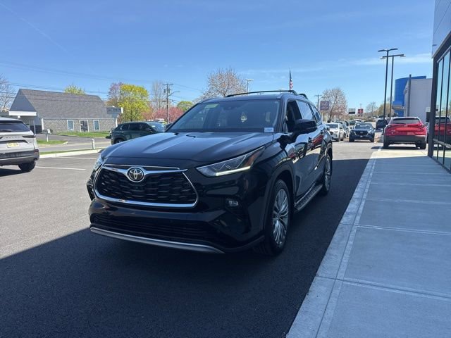 Used 2024 Toyota Highlander Platinum AWD/4WD image 7