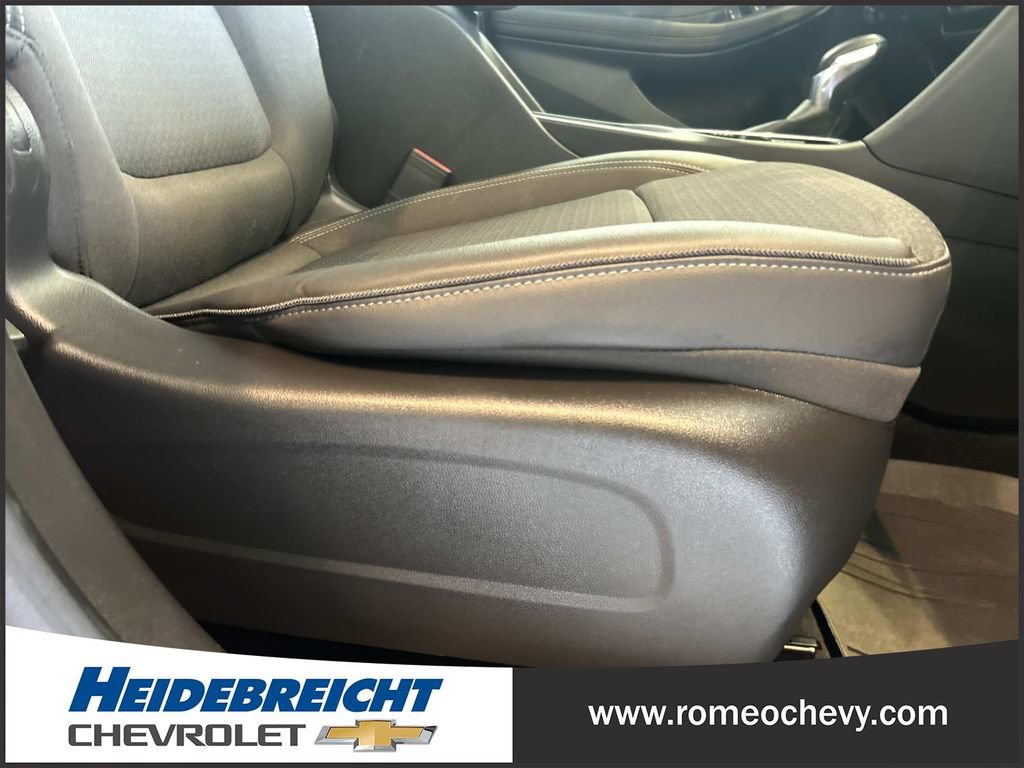 Used 2023 Buick Encore GX Select w/ Sport Touring Package FWD image 35