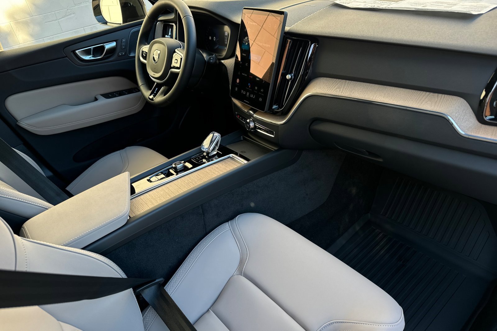 New 2026 Volvo XC60 B5 Plus w/ Climate Package image 15