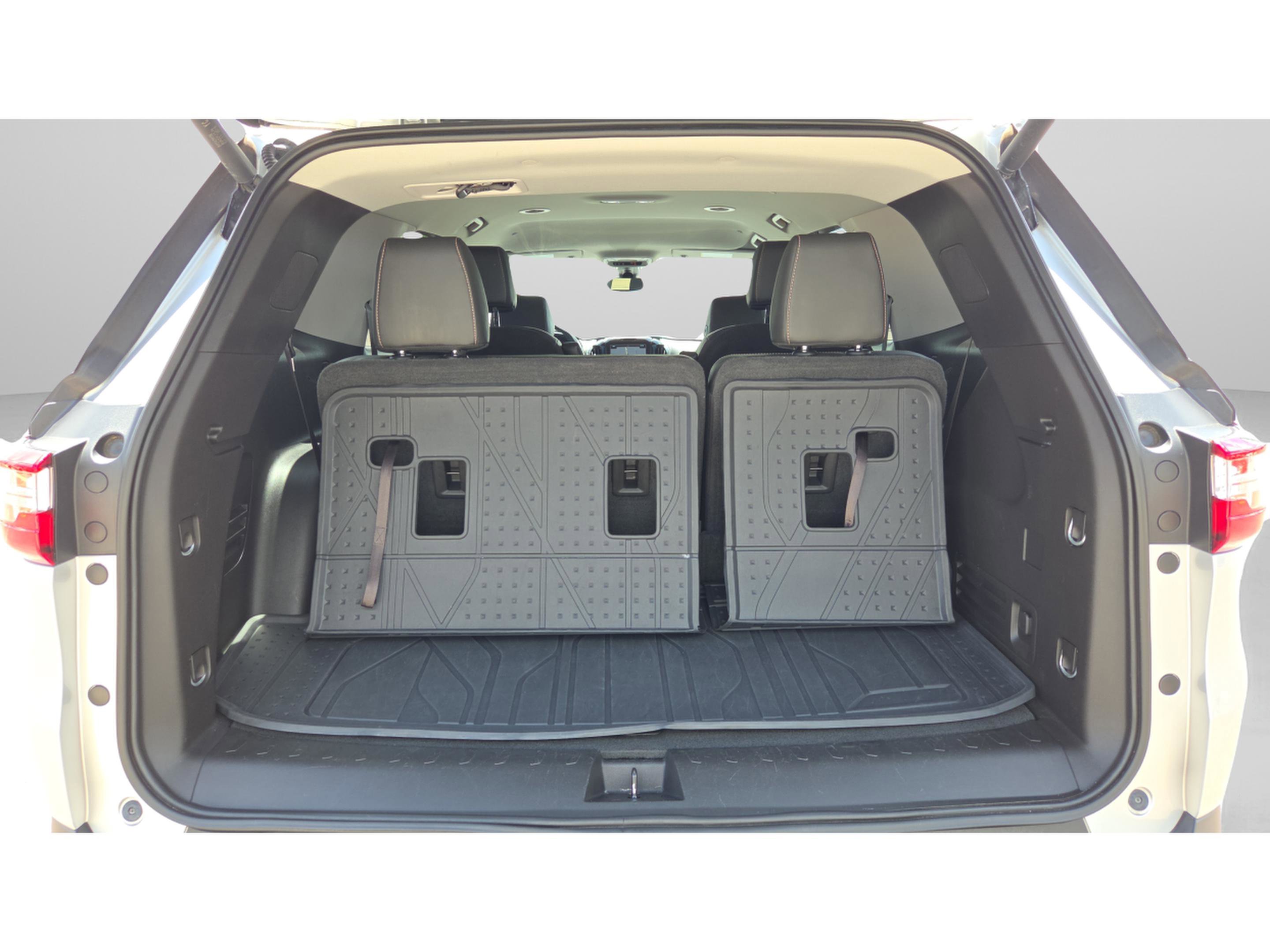 Used 2019 Chevrolet Traverse RS w/ LPO, 'HIT The Road' Package image 9