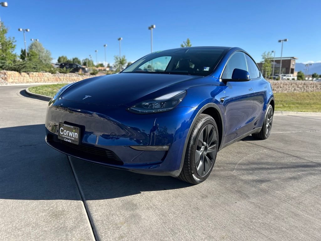 Used 2024 Tesla Model Y Long Range AWD/4WD image 3