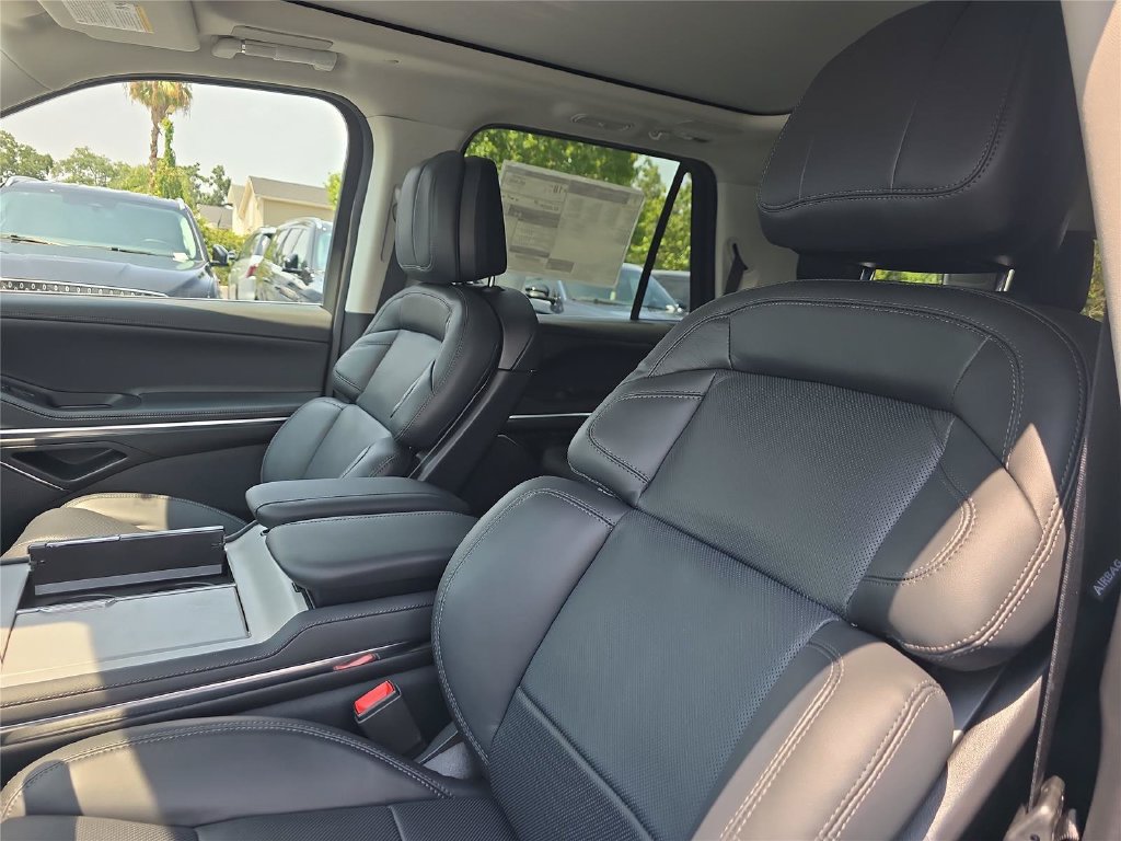 New 2027 Lincoln Navigator Reserve RWD image 18