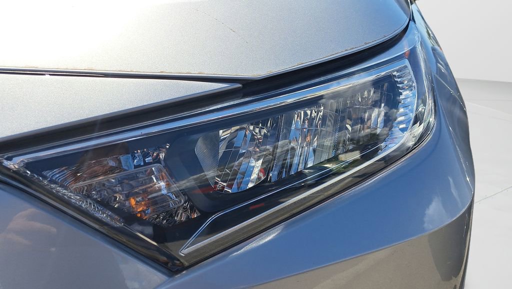 Used 2021 Toyota RAV4 XLE image 5