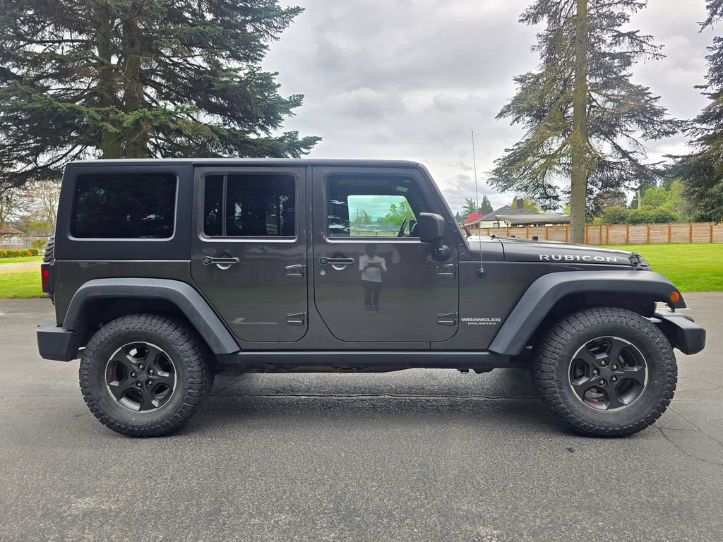 Used 2017 Jeep Wrangler Unlimited Rubicon w/ Connectivity Group AWD/4WD image 7