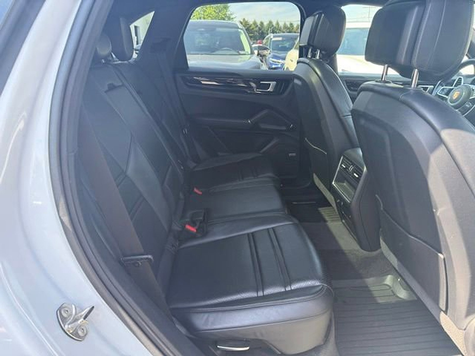 Used 2021 Porsche Cayenne AWD/4WD image 23