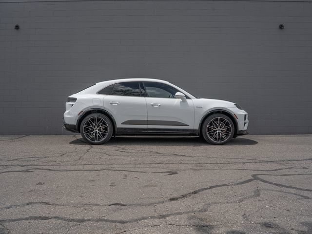 Certified 2024 Porsche Macan Turbo Electric AWD/4WD image 8
