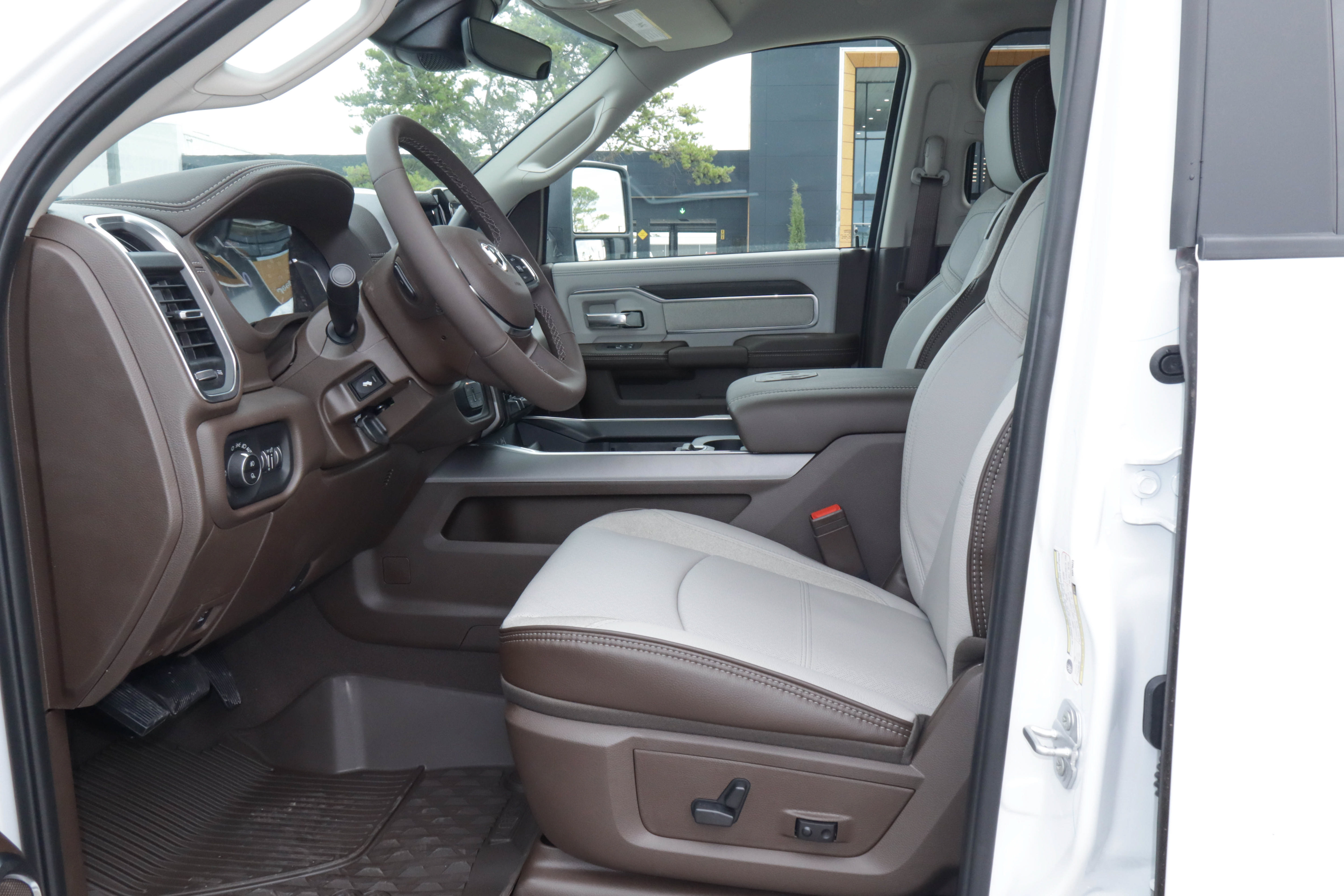 New 2027 RAM 3500 Laramie w/ Towing Technology Group AWD/4WD image 17