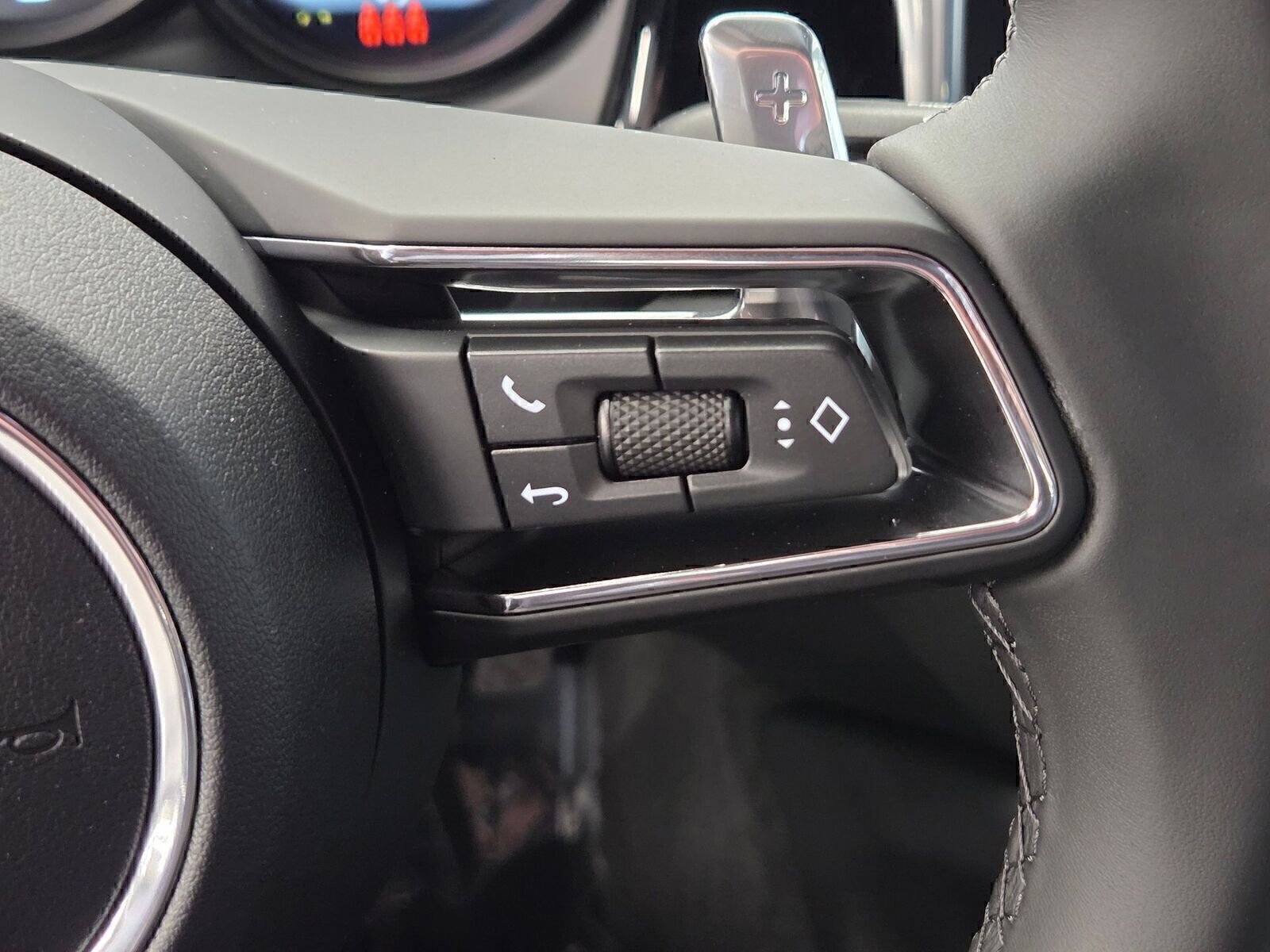 Certified 2026 Porsche Macan image 19