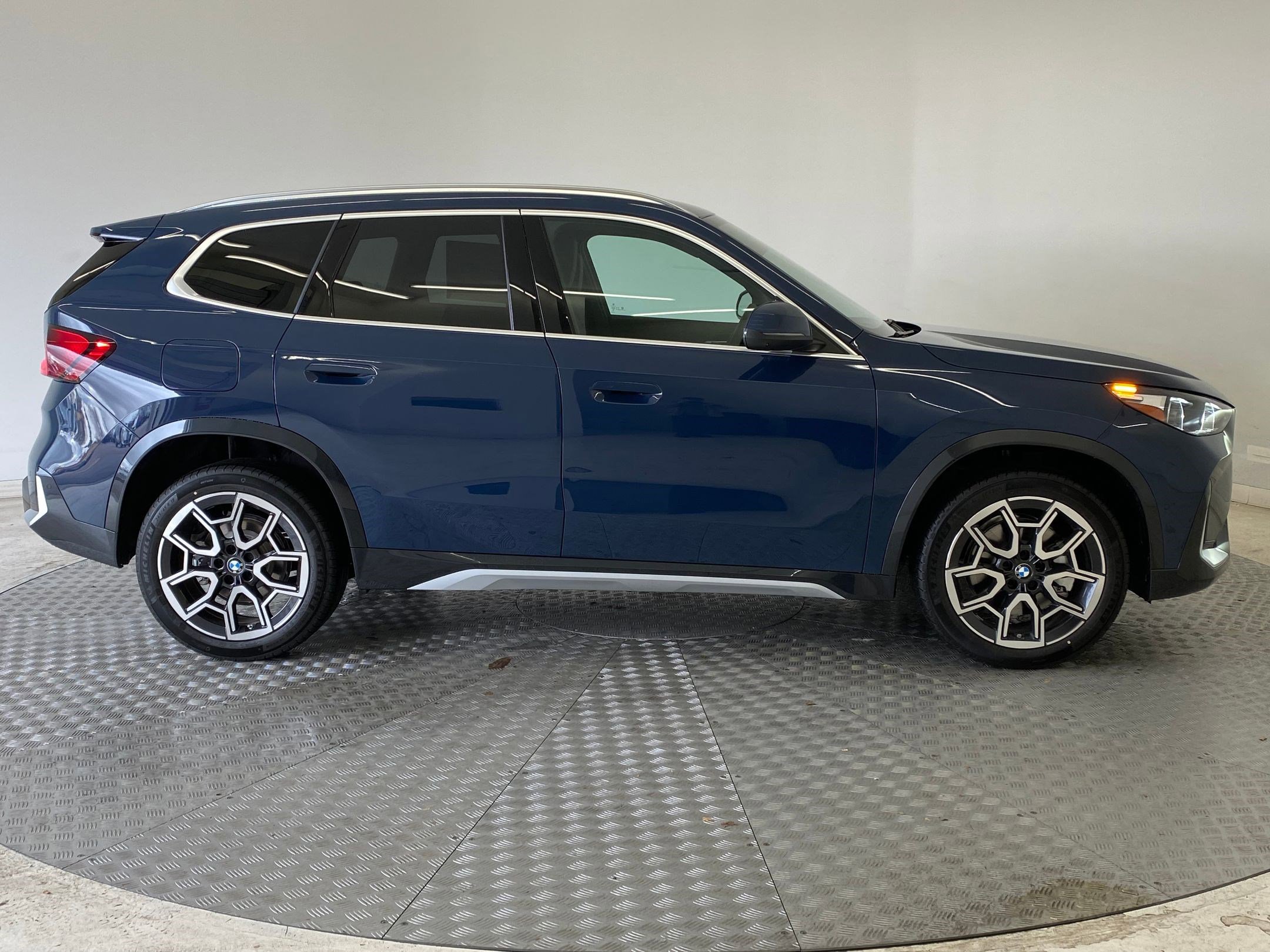 New 2026 BMW X1 xDrive28i w/ Technology Package AWD/4WD image 8