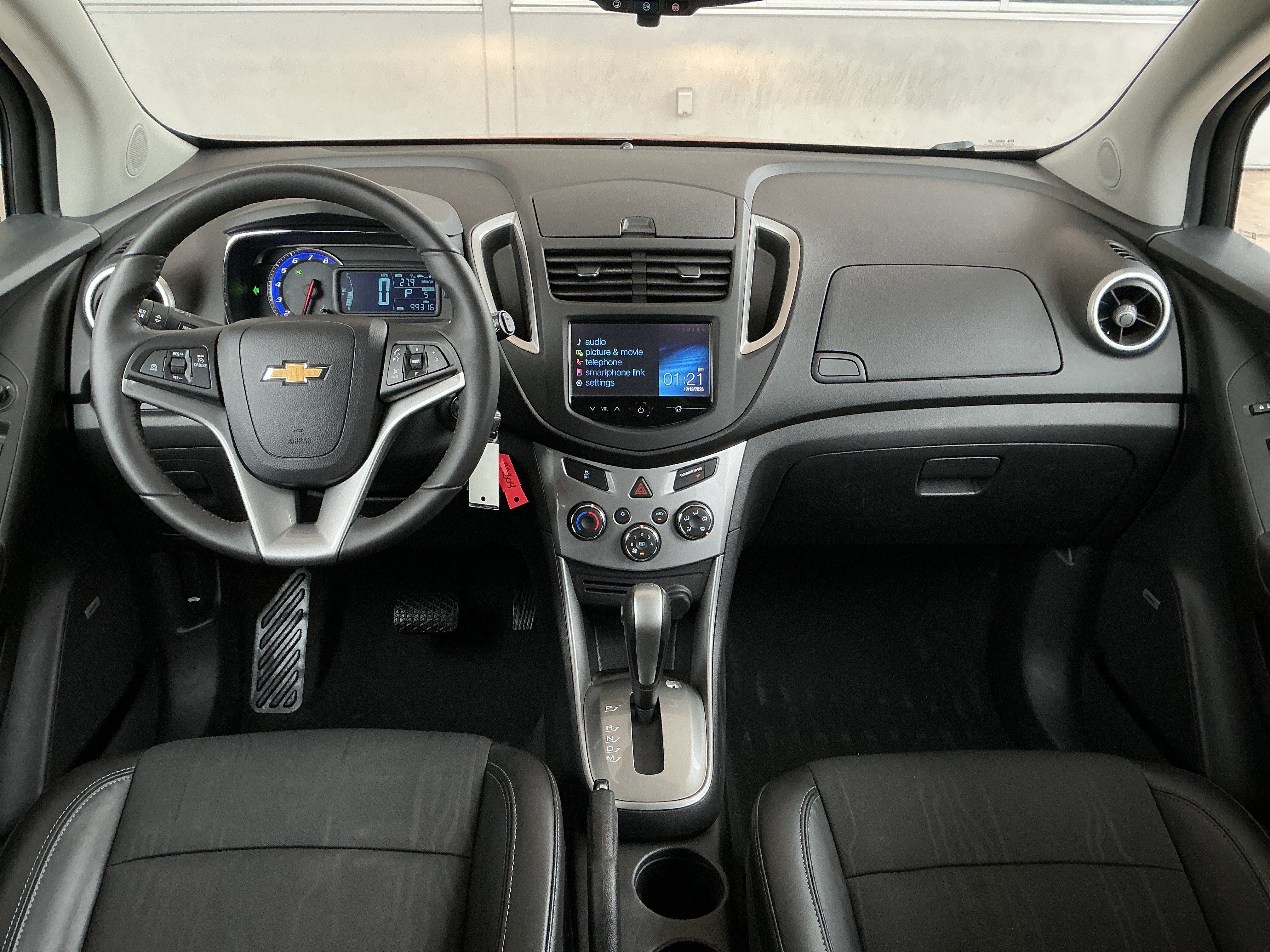 Used 2015 Chevrolet Trax LT w/ LT Sun and Sound Package image 4