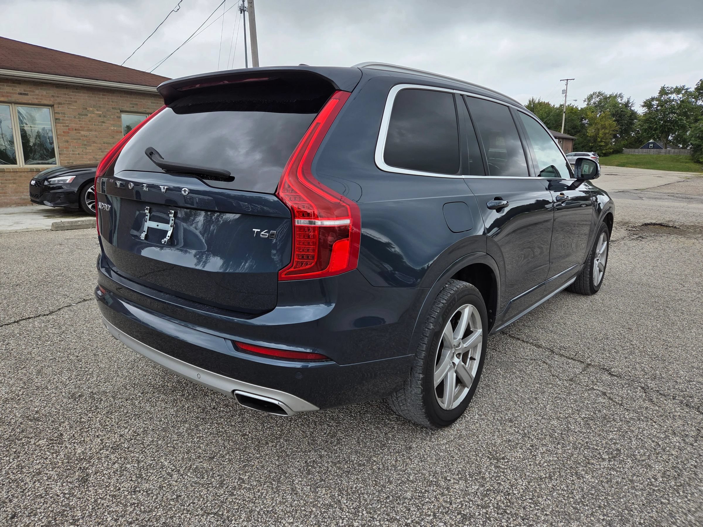 Used 2020 Volvo XC90 T6 Momentum AWD/4WD image 5