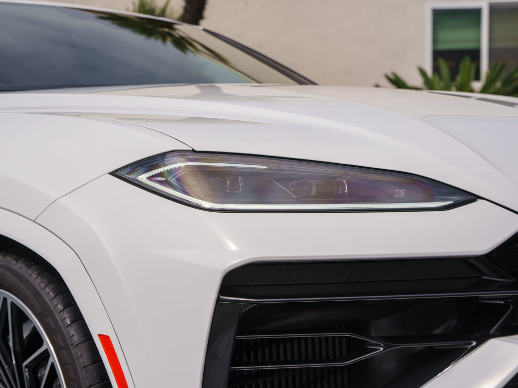 Used 2025 Lamborghini Urus SE AWD/4WD image 35