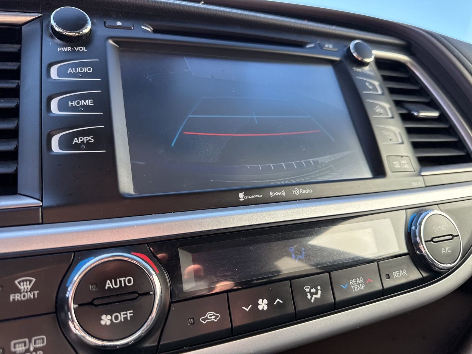 Used 2017 Toyota Highlander XLE image 23