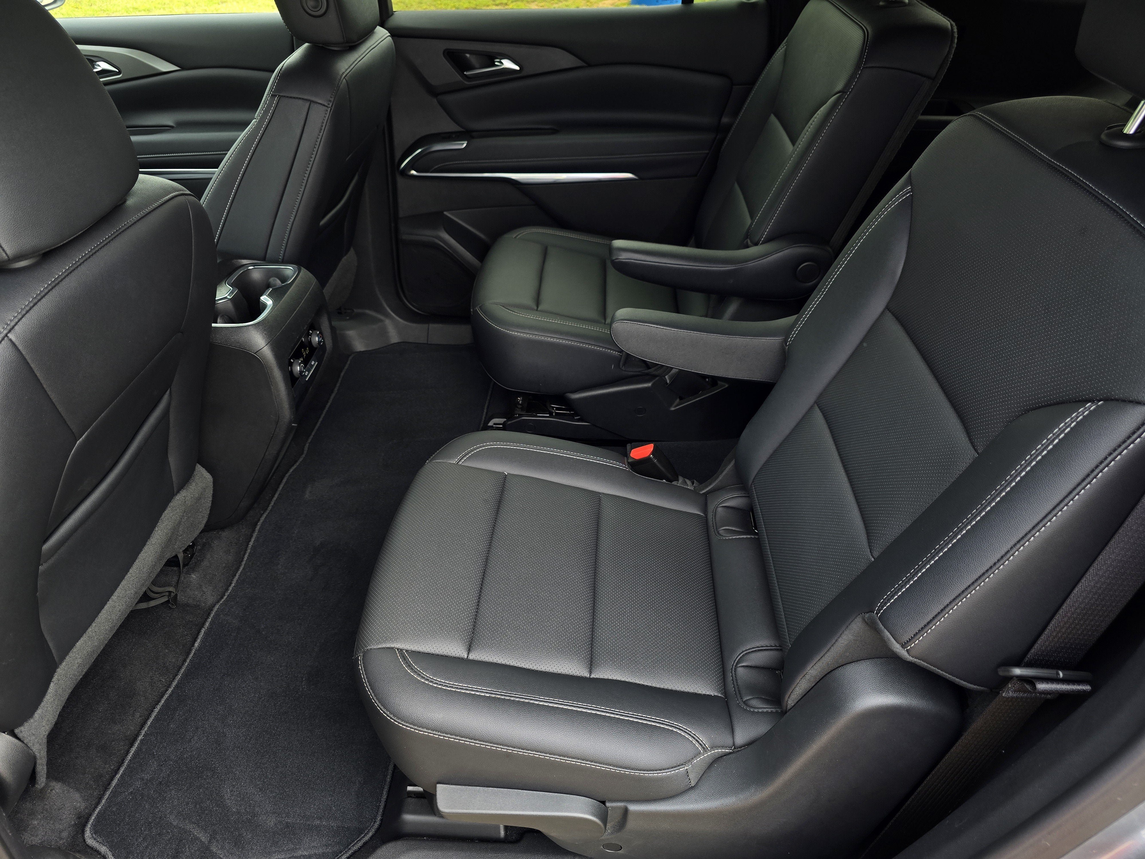 Used 2025 Chevrolet Traverse LT FWD image 26