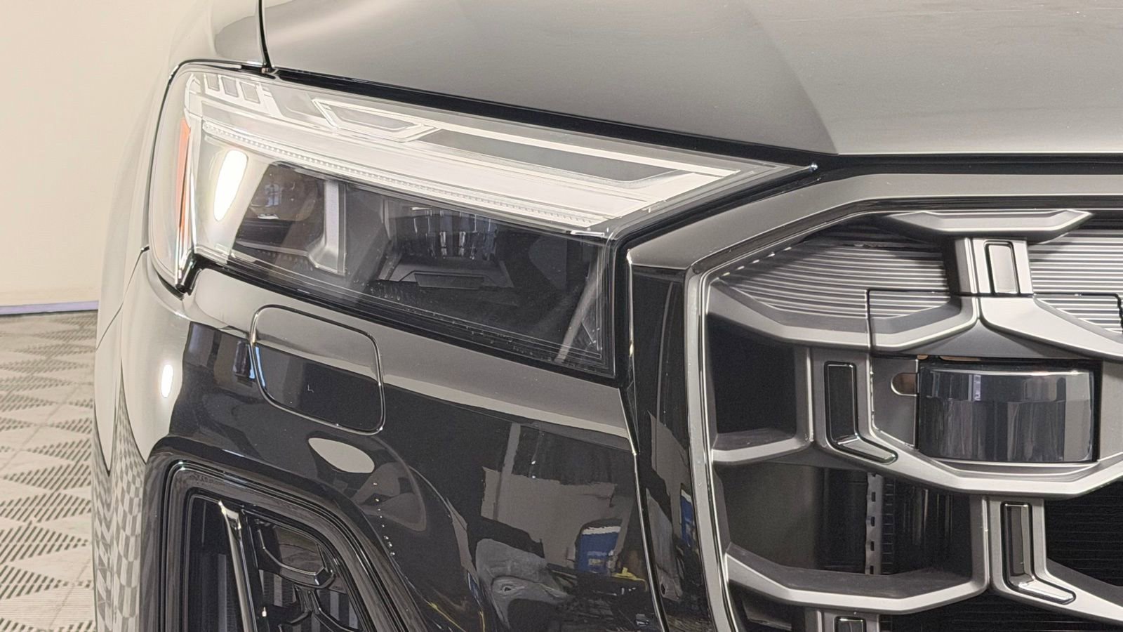 New 2026 Audi SQ7 Premium Plus AWD/4WD image 3