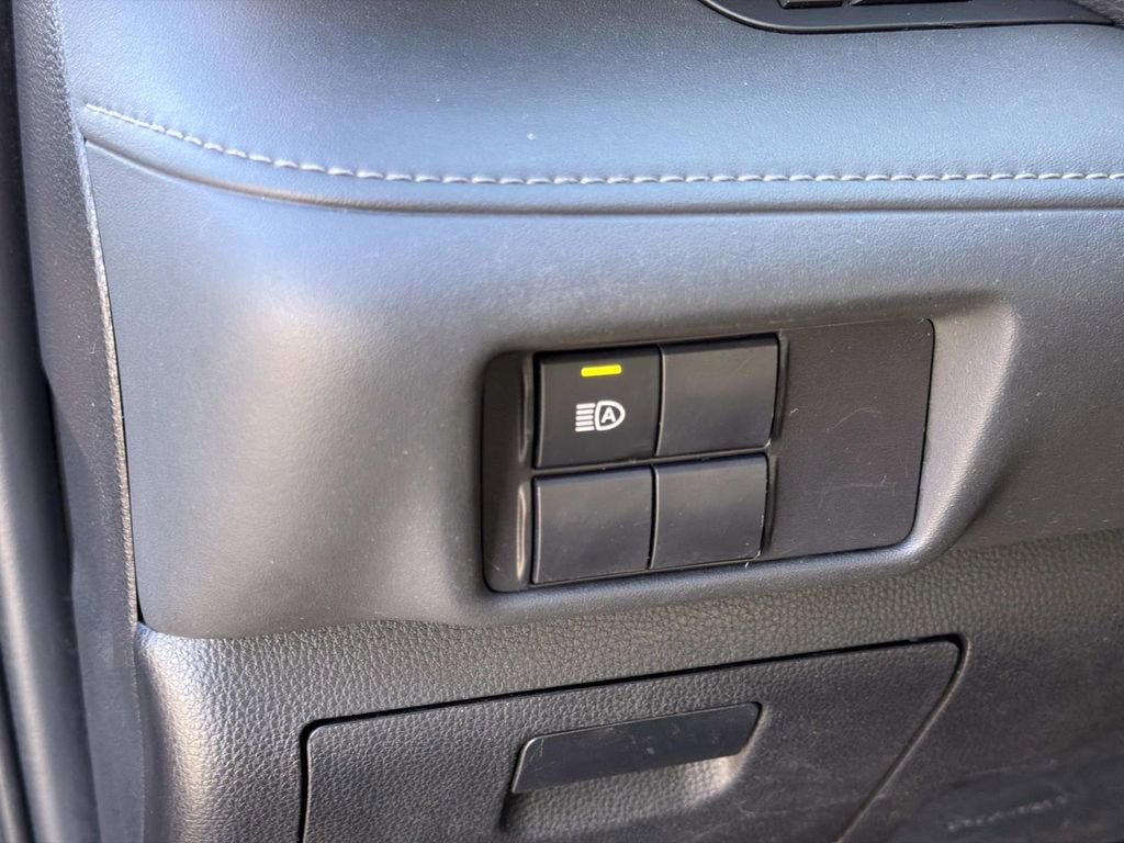 Used 2022 Toyota Highlander L image 25