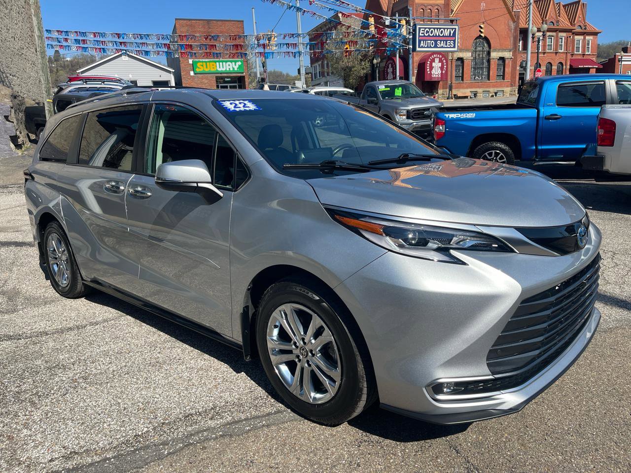 Used 2022 Toyota Sienna Platinum w/ Protection Package (TMS) AWD/4WD image 3