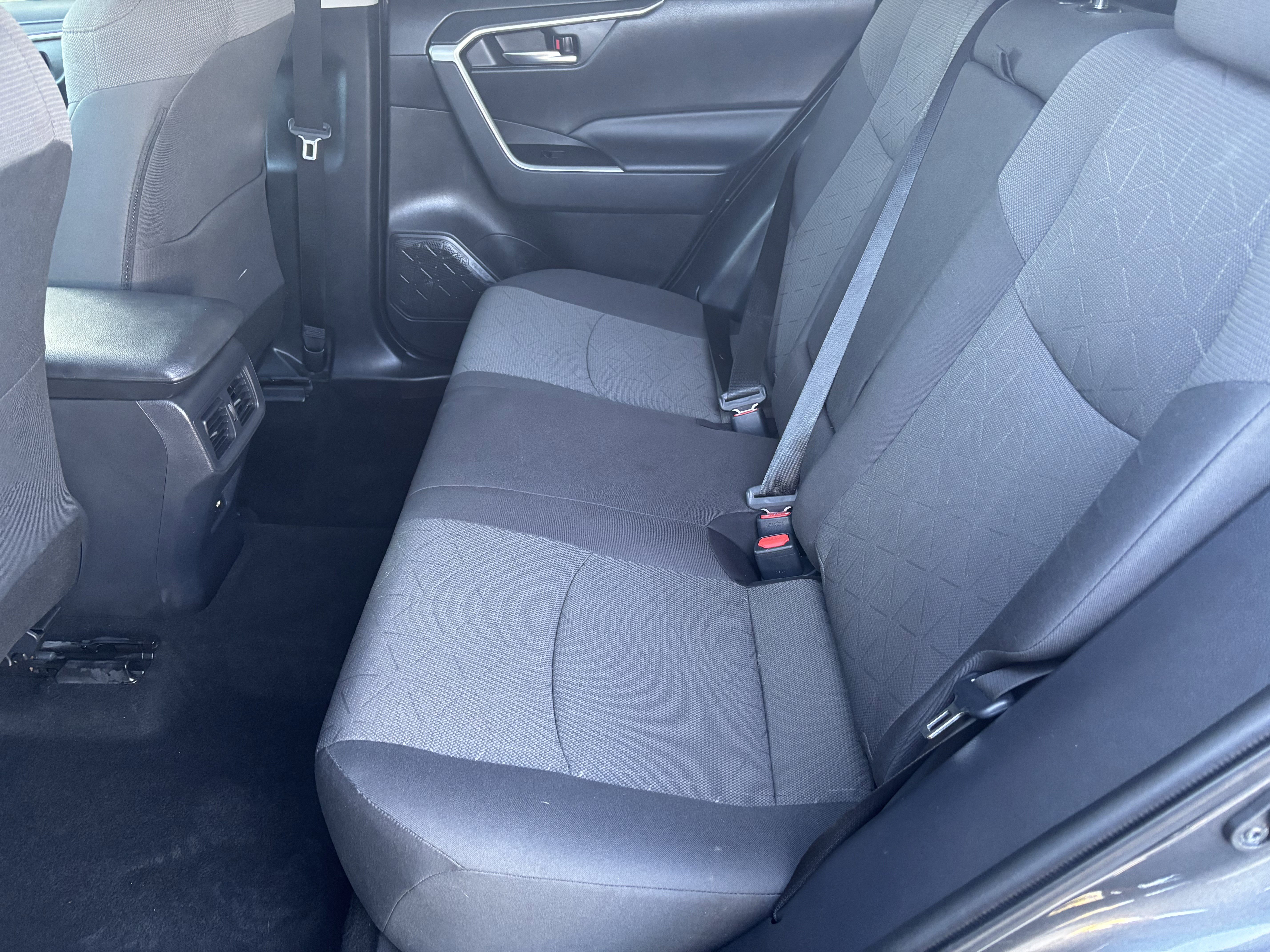 Used 2021 Toyota RAV4 XLE AWD/4WD image 20