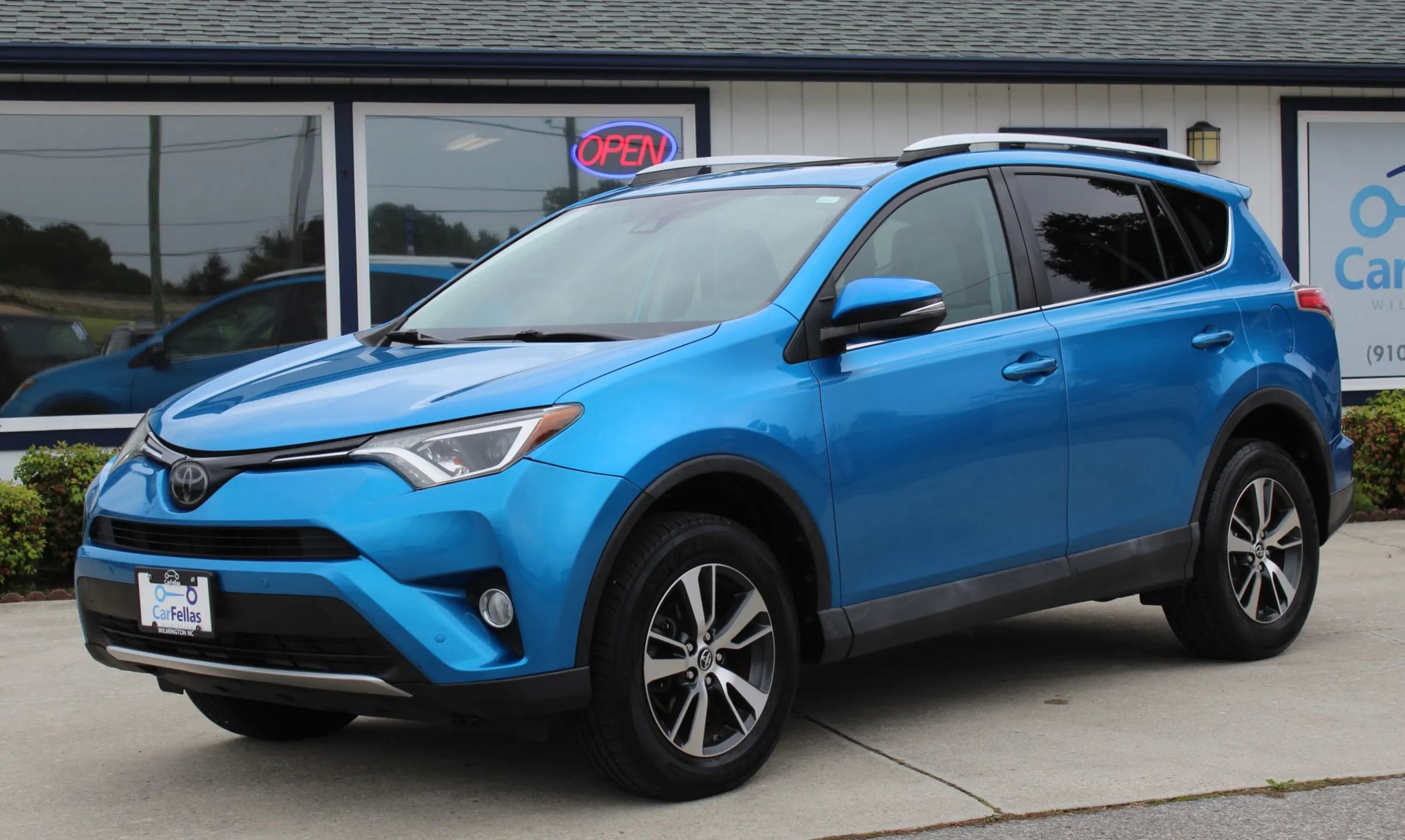 Used 2016 Toyota RAV4 XLE image 1
