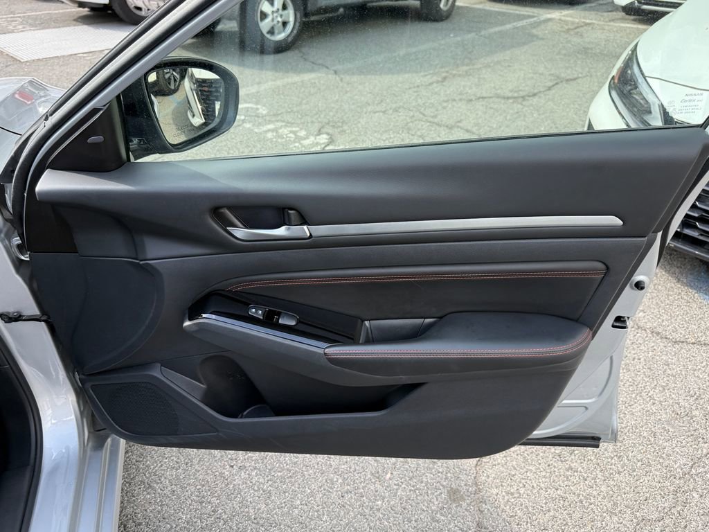 Used 2023 Nissan Altima 2.5 SR FWD image 27