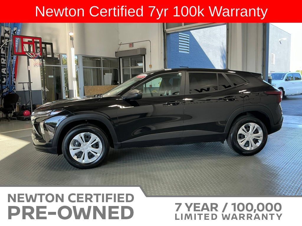 Used 2025 Chevrolet Trax LS FWD image 15