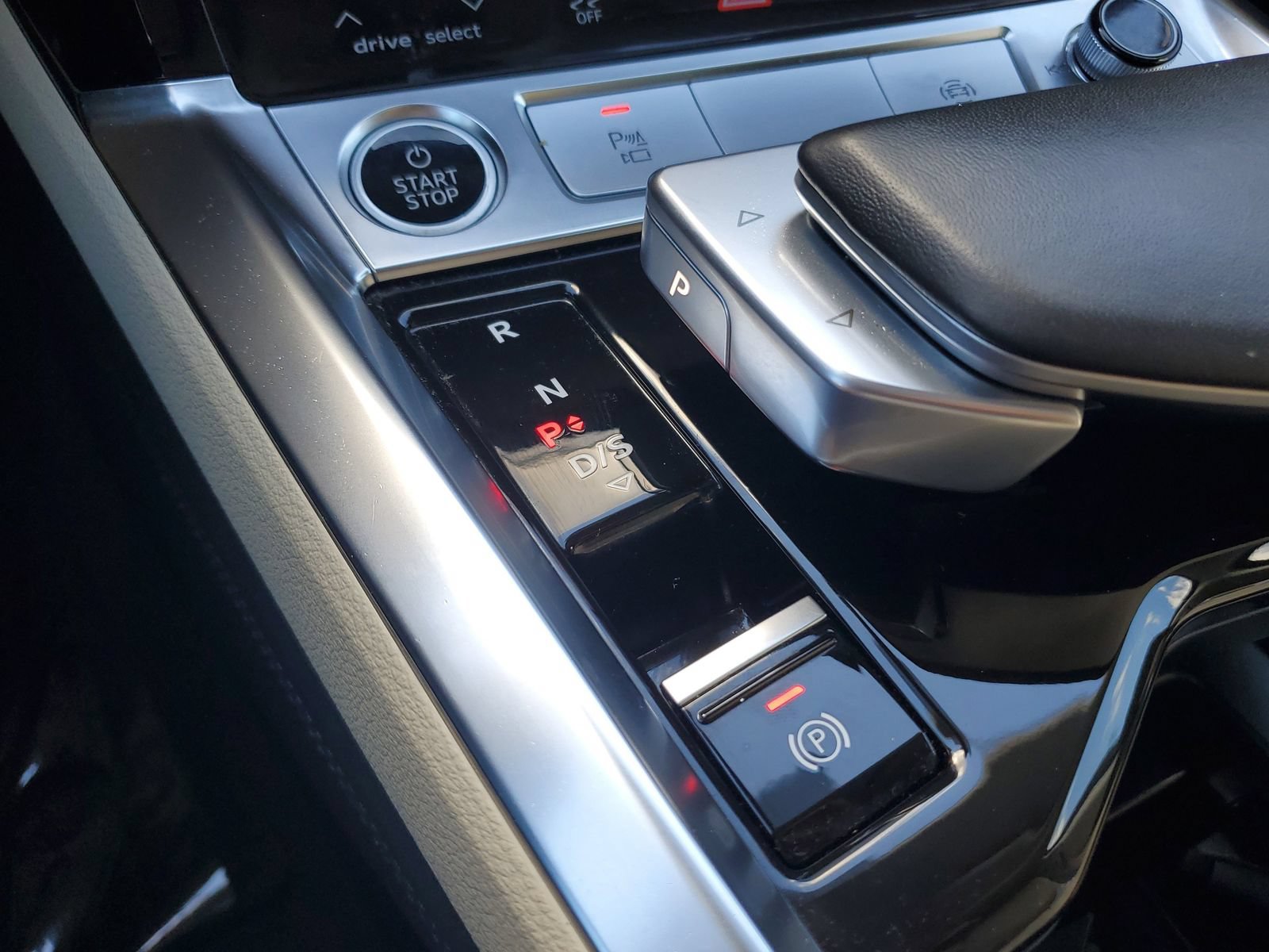 Used 2024 Audi Q8 e-tron Premium Plus w/ Premium Plus Package AWD/4WD image 27