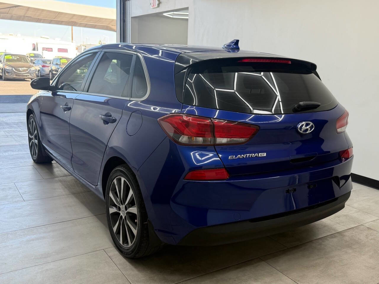 Used 2019 Hyundai Elantra GT FWD image 4
